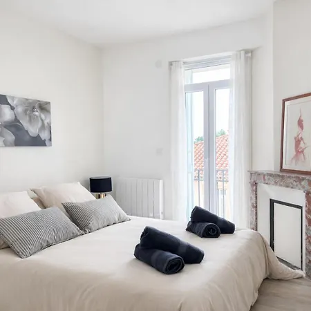 Appartement Elegance Castillet - Plein Centre Proche Gare Bus Et Transports - Ideal Couple Ou Pro - Moderne Et Confort - Speciale *